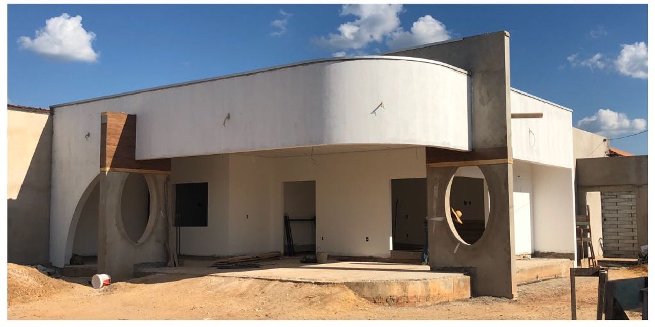 Fachada da reforma Leonidas durante a etapa de obra